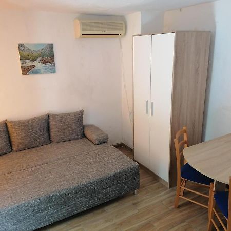 Apartman Milica Golubic  外观 照片