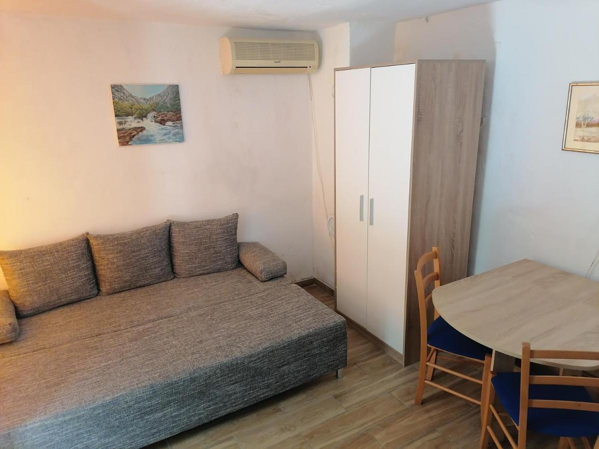 Apartman Milica Golubic  外观 照片